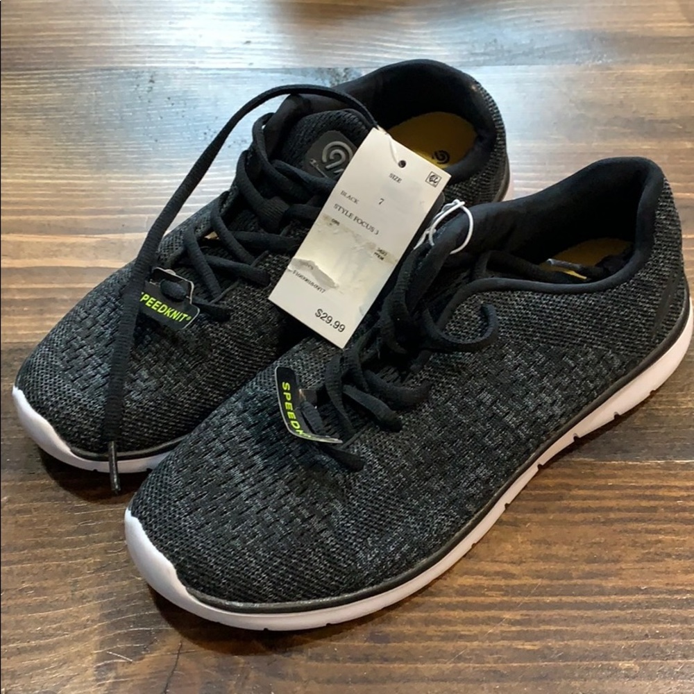 NWT Champion Mens Sneakers - Size 7